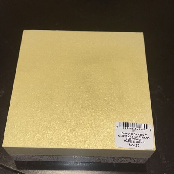 NWT CHARTER CLUB
Gold-Tone Filigree Pendant Necklace - Picture 6 of 6